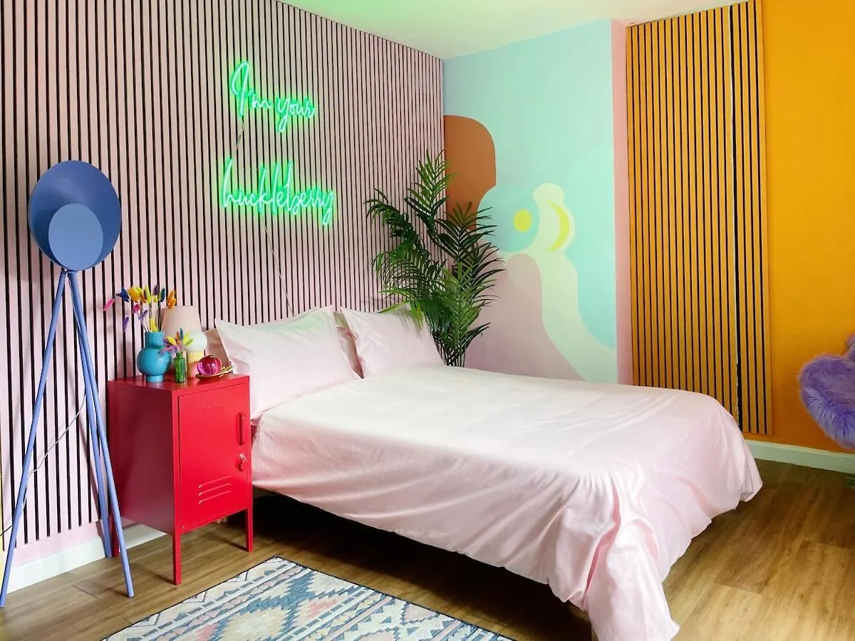 Quirky Apartment Close To Town Centre And Free Parking Cheltenham